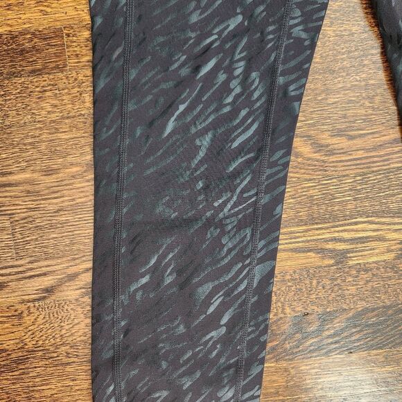 NWOT Zuda Foil Printed Athletic Leggings Zebra Stripe - Picture 2 of 10